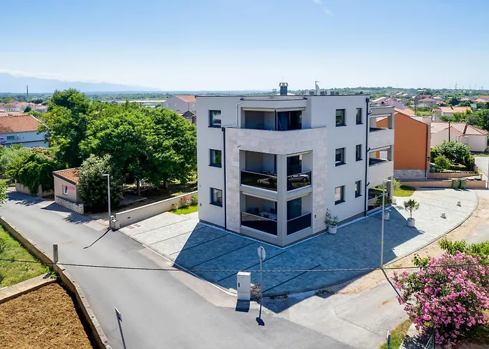 Апартаменты Salt Bloom Нин