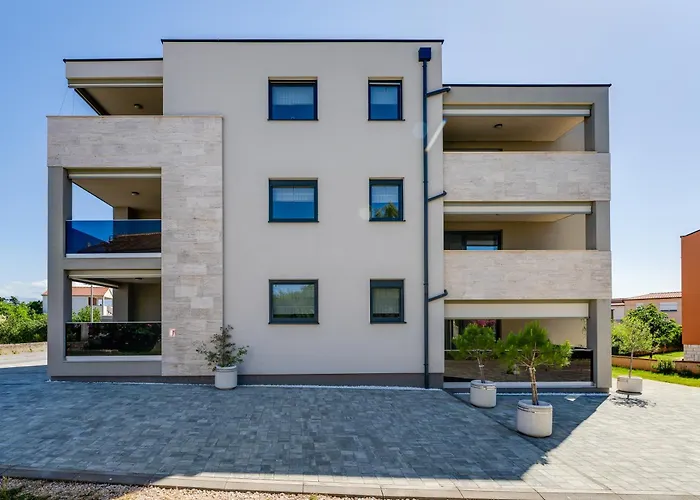 Апартаменты Salt Bloom Нин